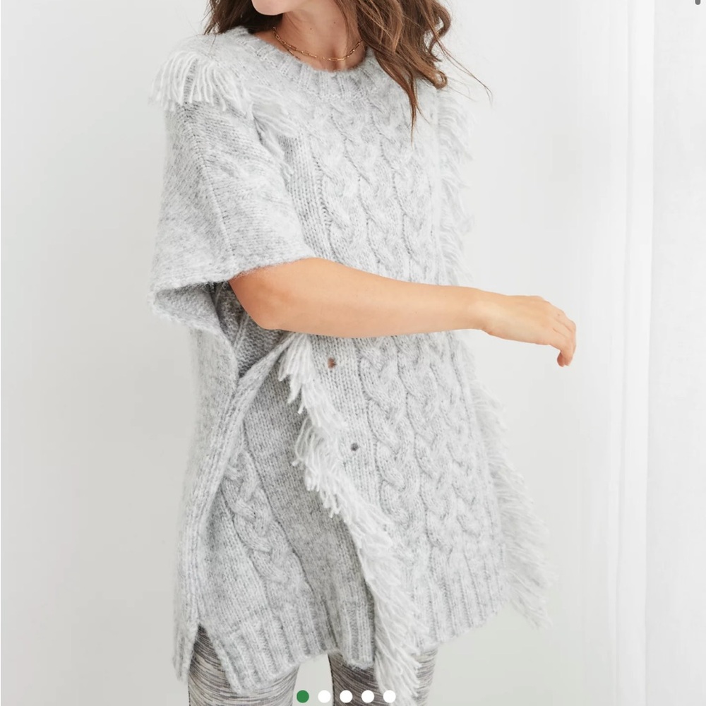 Aerie New Gray Boxy Cable Knit Fringe Cable Oversized Poncho Pullover Size XS S - Picture 1 of 8